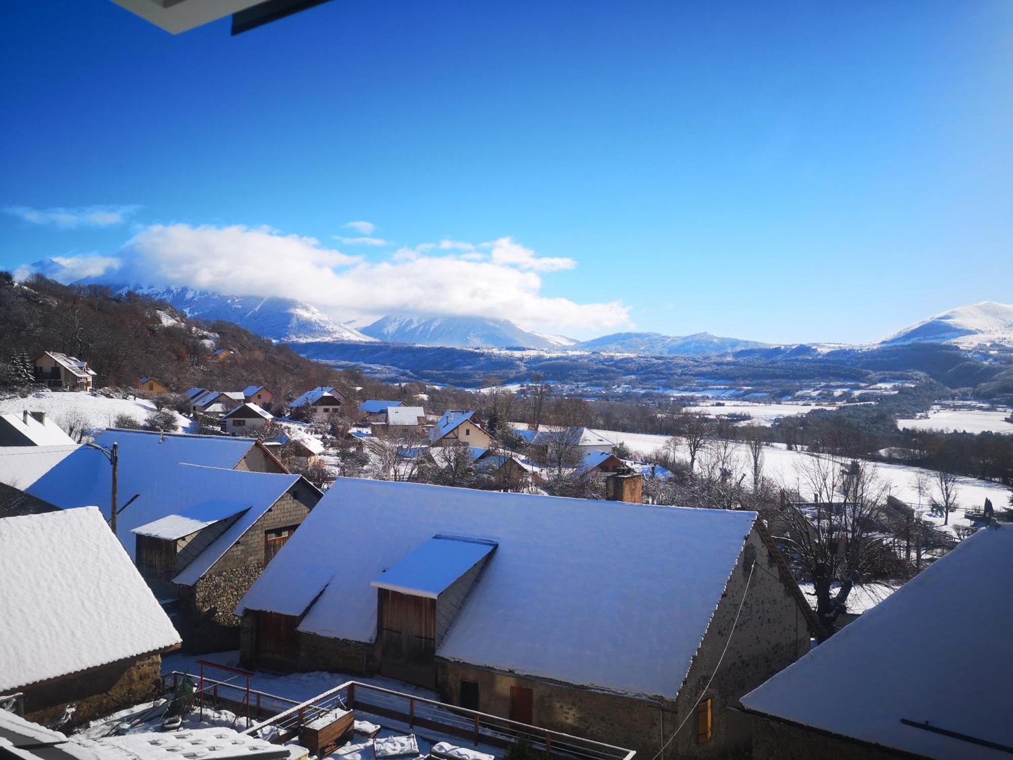ホテル レショネット Saint-Julien-en-Champsaur エクステリア 写真